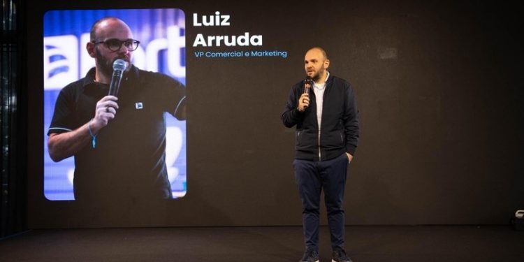 Luiz Arruda, VP Comercial e Marketing da Porto em evento para corretores em Curitiba no dia 1º de agosto de 2024 | Crédito: Divulgação