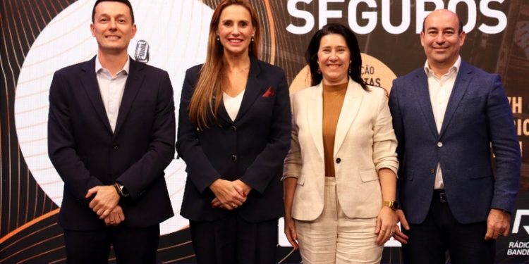 Luiz Padial, diretor de Auto e Massificados, Carolina de Molla, diretora comercial de Vida e Previdência, Hilca Vaz, diretora técnica de Pessoas, e Jonson Sousa, diretor comercial da MAPFRE